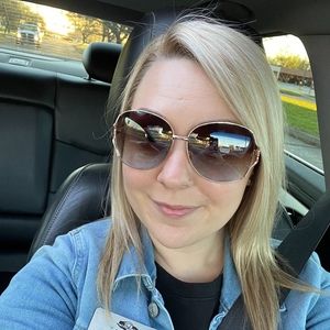 Meet your Posher, Mercadeeze